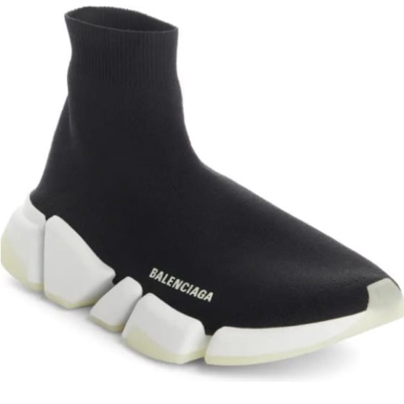 Hey everyone! It’s been used but still in very good condition! Glows in the dark - Picture 3 of 5